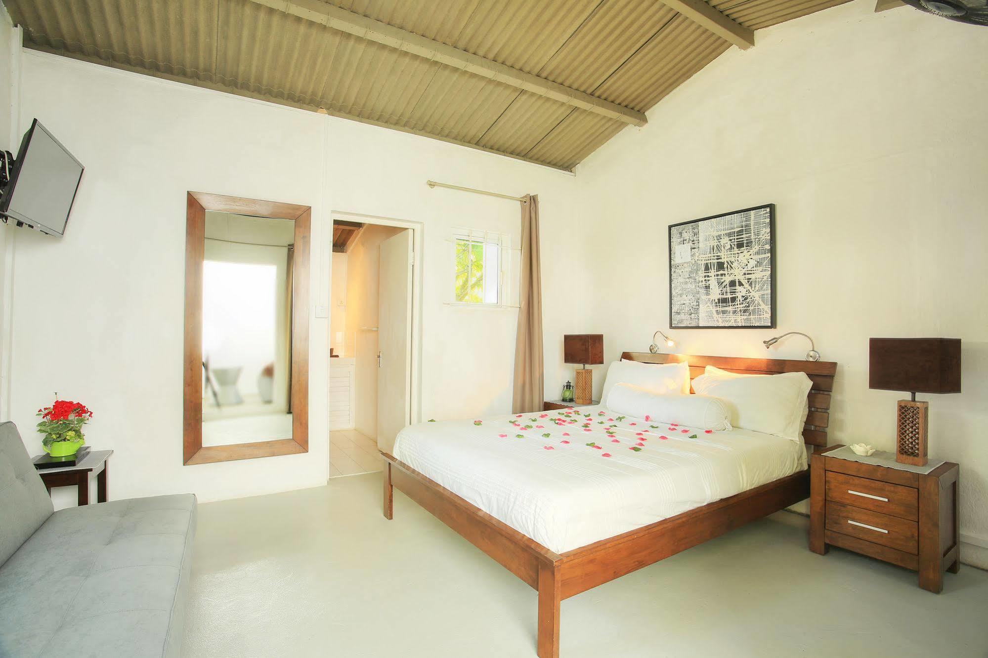 Esprit Libre Restaurant & Guest House Grand-Baie Dış mekan fotoğraf